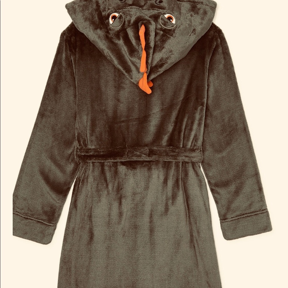 Robe. - Picture 2 of 2